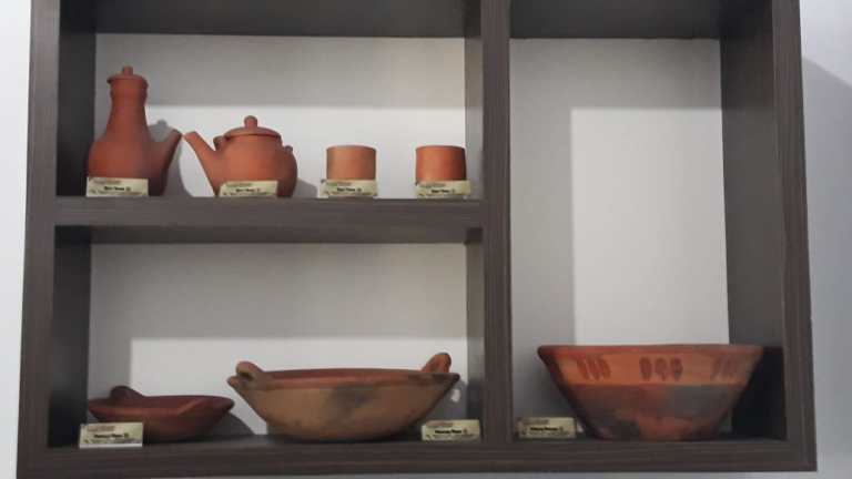 Peralatan Rumah Tangga Zaman Mesolitikum Museum Daerah Maros
